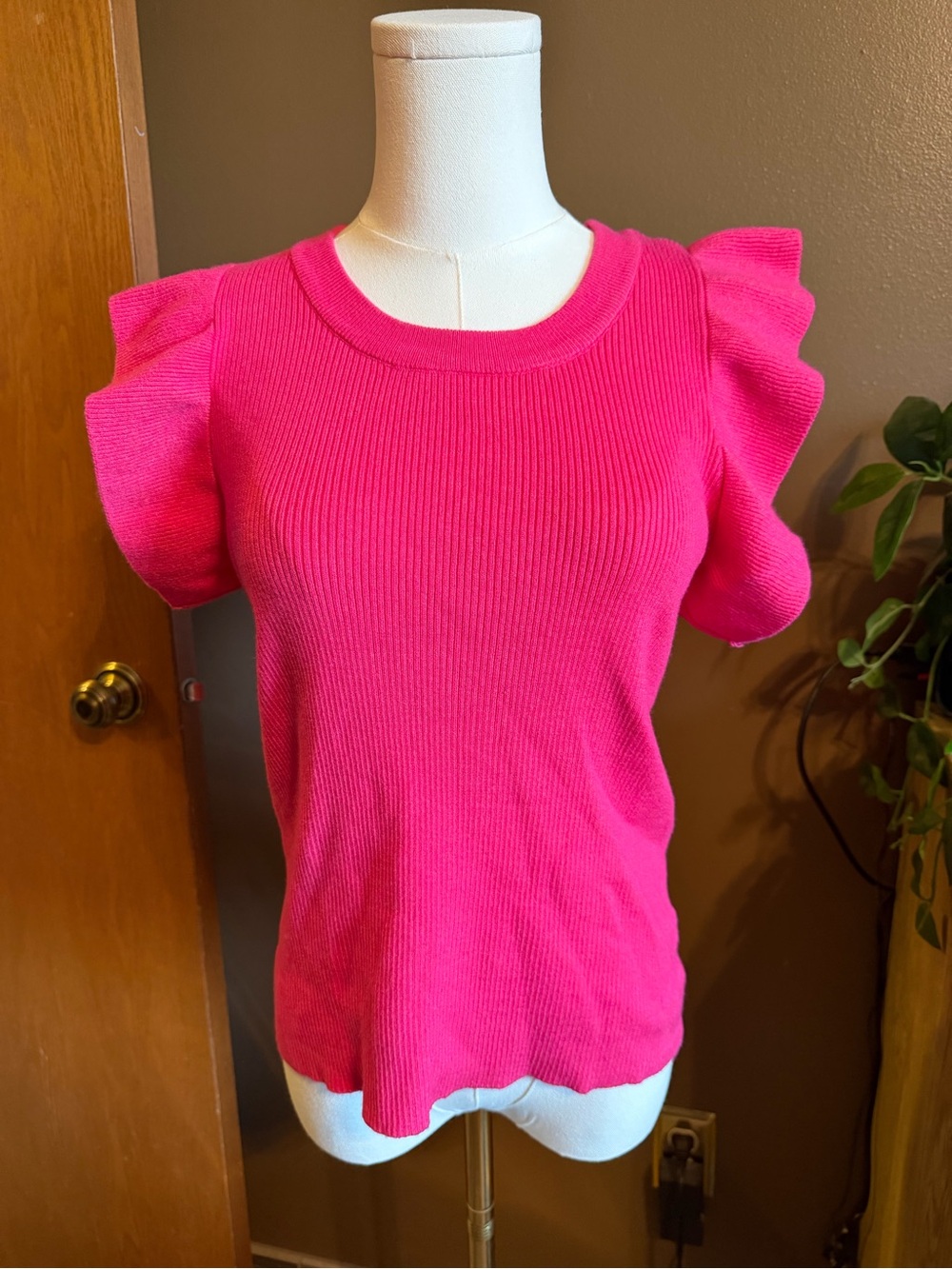 Pink Martini Bright Pink Ribbed Puff Sleeve Knit Top